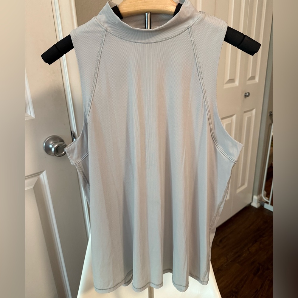 SPANX Go Lightly Relaxed Sleeveless Tank Top Light Gray Medium